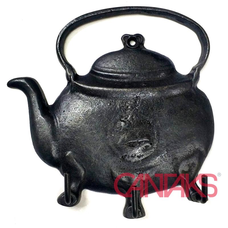 Çaydanlık Askı, 118x115 mm - Pirinç, Antika Tip Kabartmalı Çaydanlık Figürlü Askılık